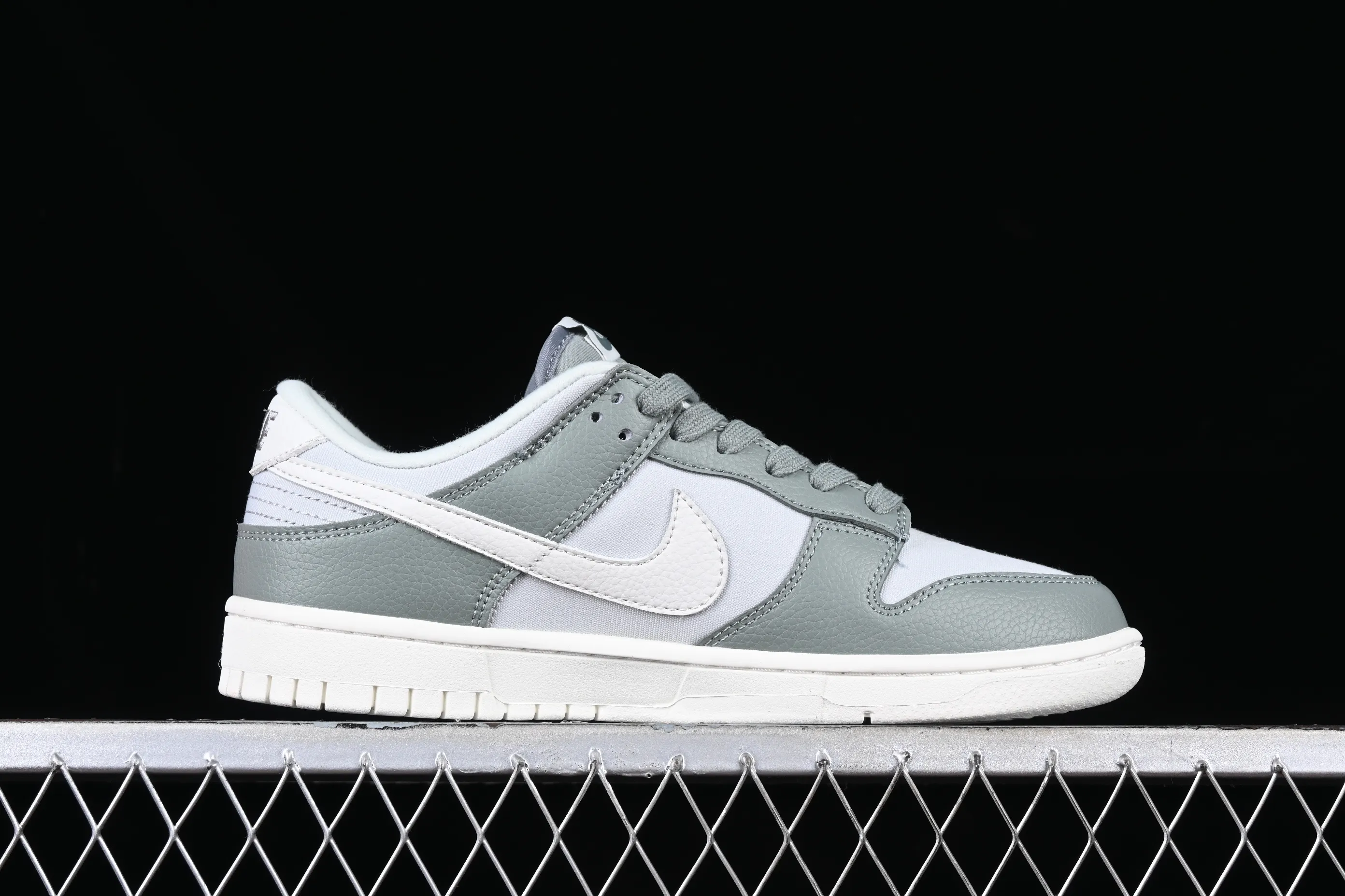 All categories Nk SB Dunk series Nk SB Dunk Low low-top sneakers Nk Dunk Low "Mica Green" mica green canvas SB low-top sports and leisure sneakers DV7212-300